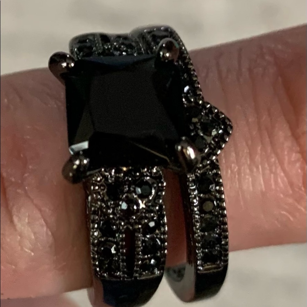 Ring - Picture 2 of 4